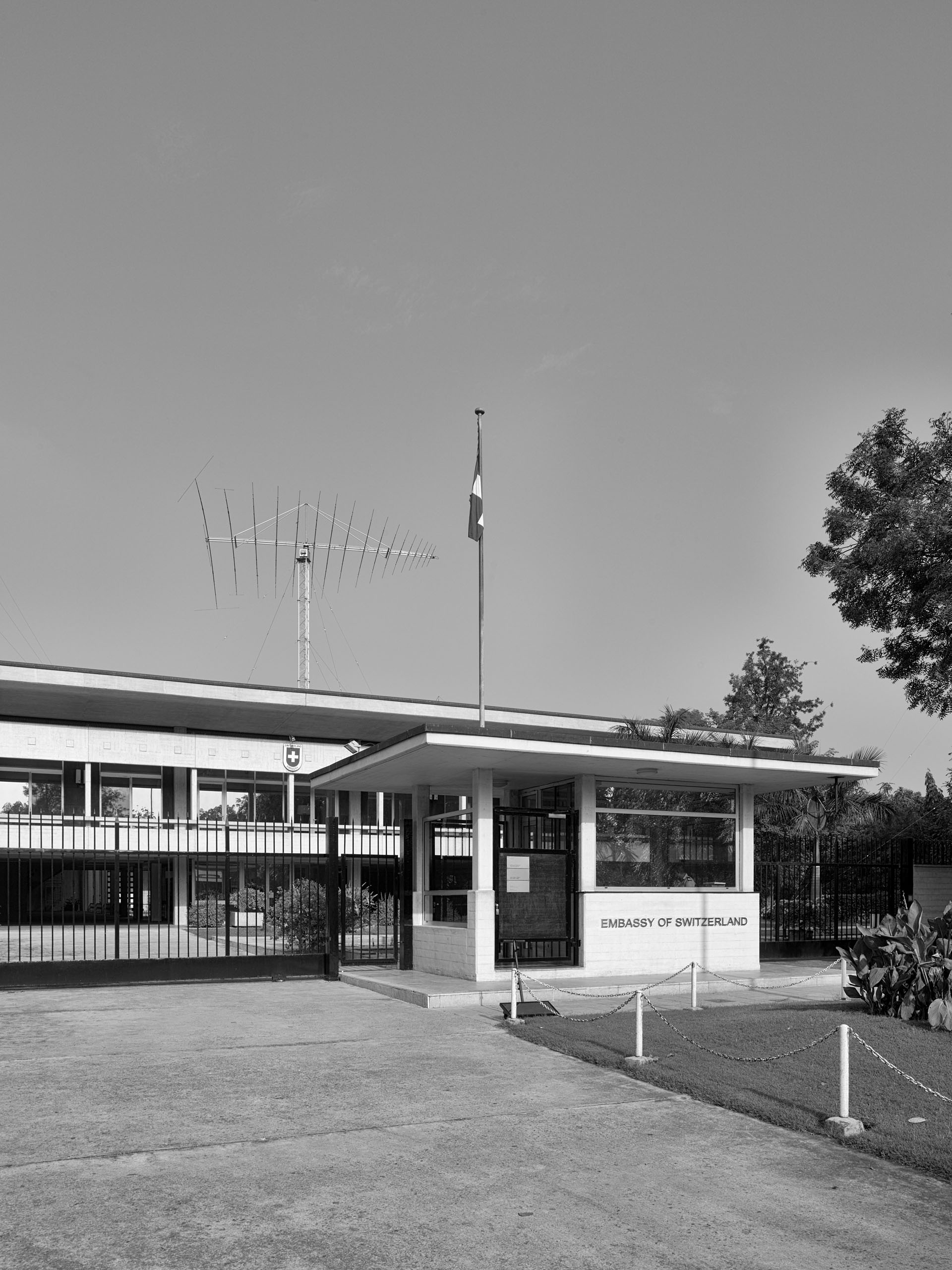 E13452 Alpa 040483 BW j2560